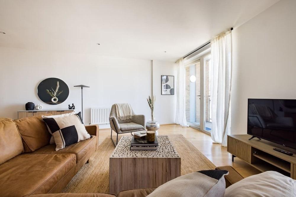 The Nine Elms Lane Arms - Stunning & Bright 2bdr Flat with Balconies 1