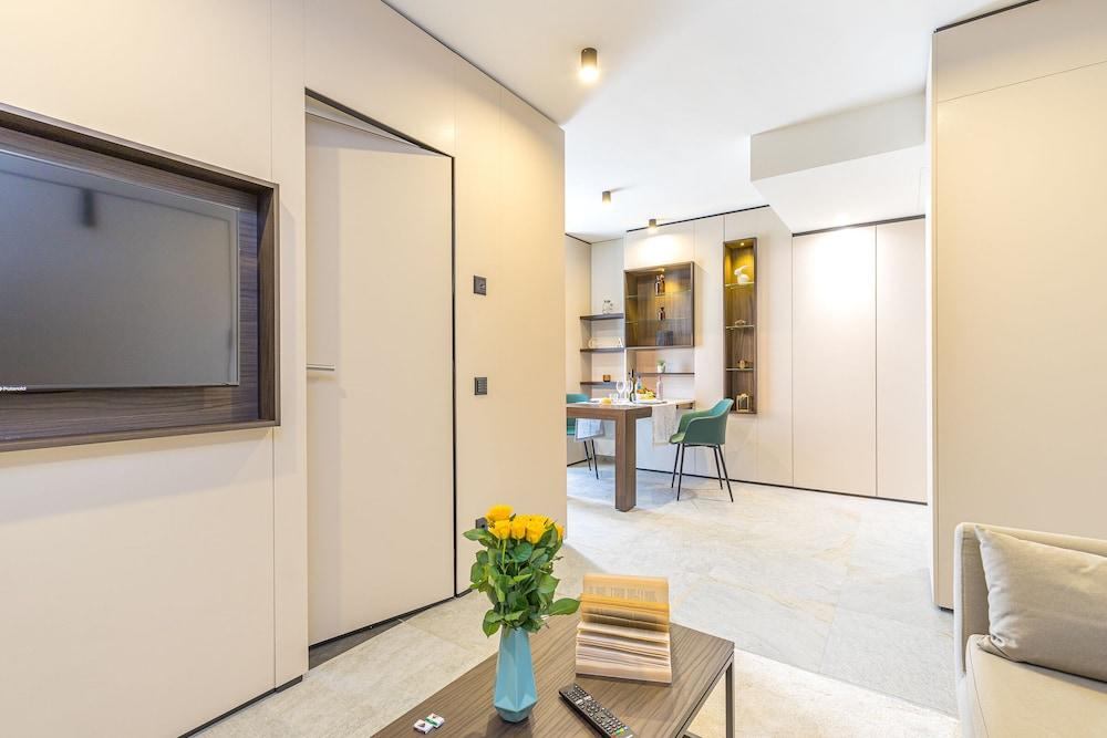Icon H 403 Suite Micro Living
