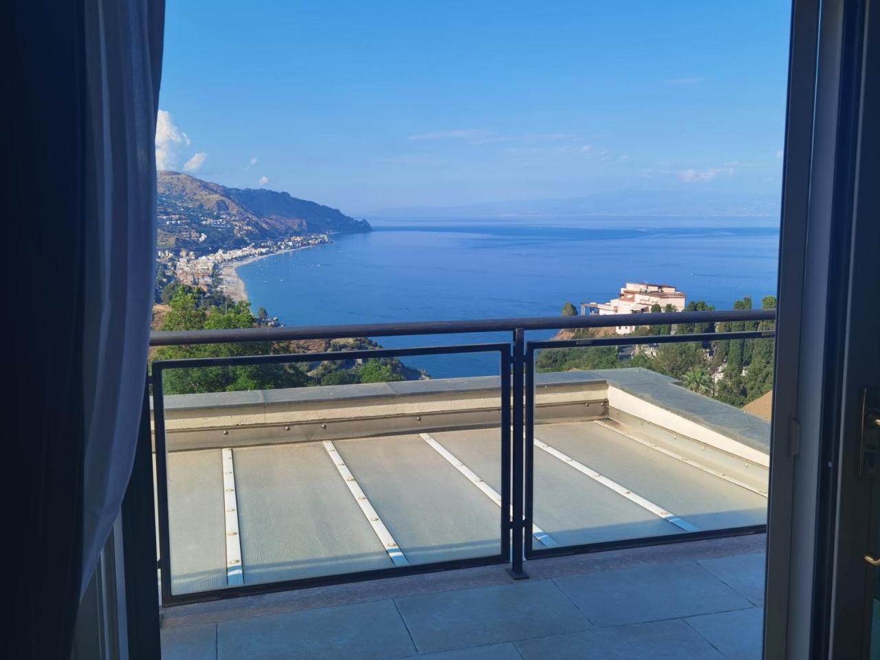 Taormina Helas Apartment by Taormina Holidays 2