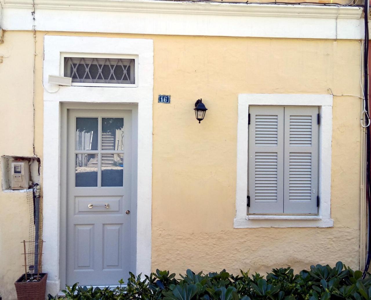 Downtown Mavili's Studio