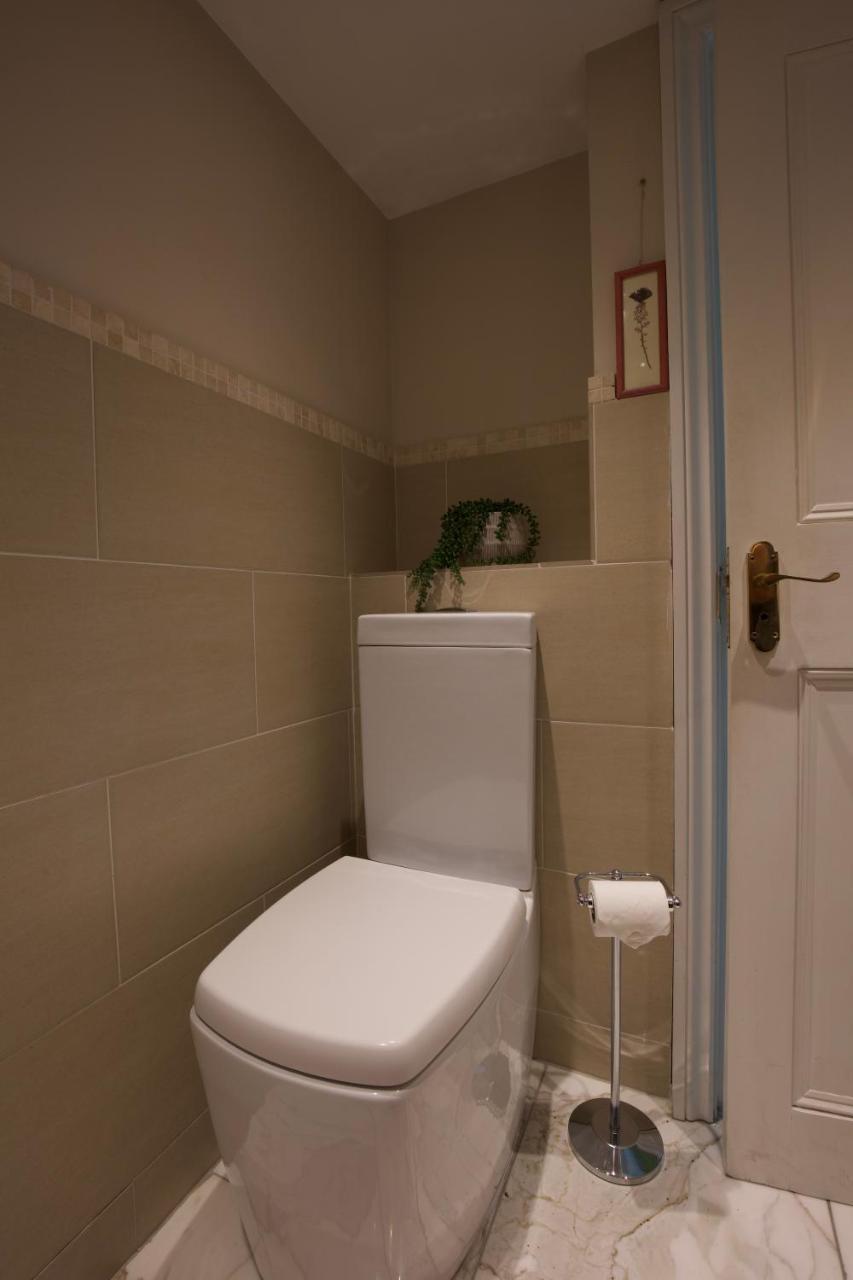 Large 2 Beds Flat Overlooking Clapham Common Park 1