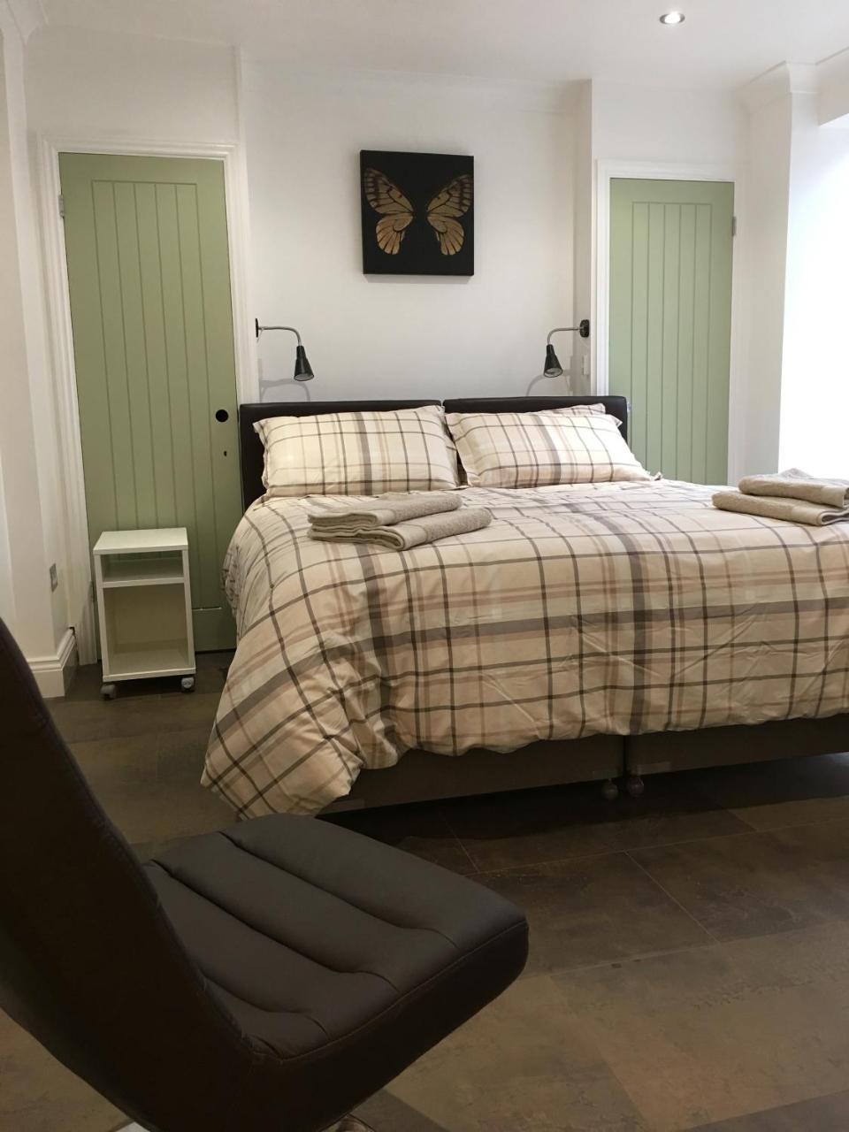 Mildmay Road Apartments (Adults Only)