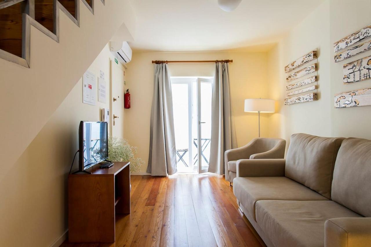 Exquisit Flat Right (Adults Only)