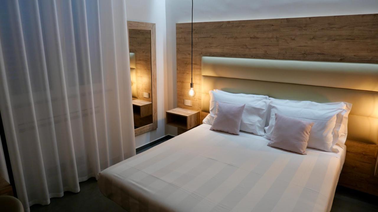 Oneira Rooms