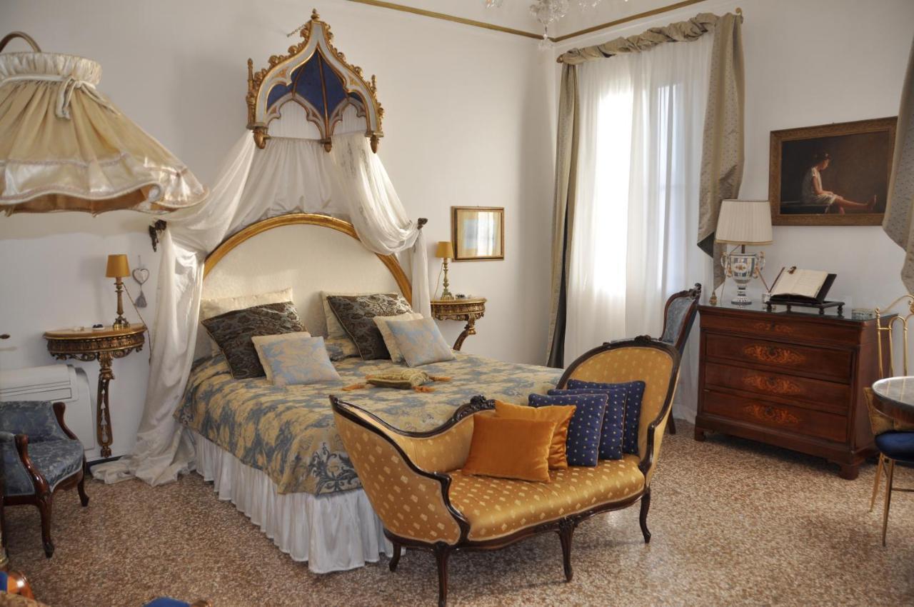 La Chambre D'ella (Adults Only)