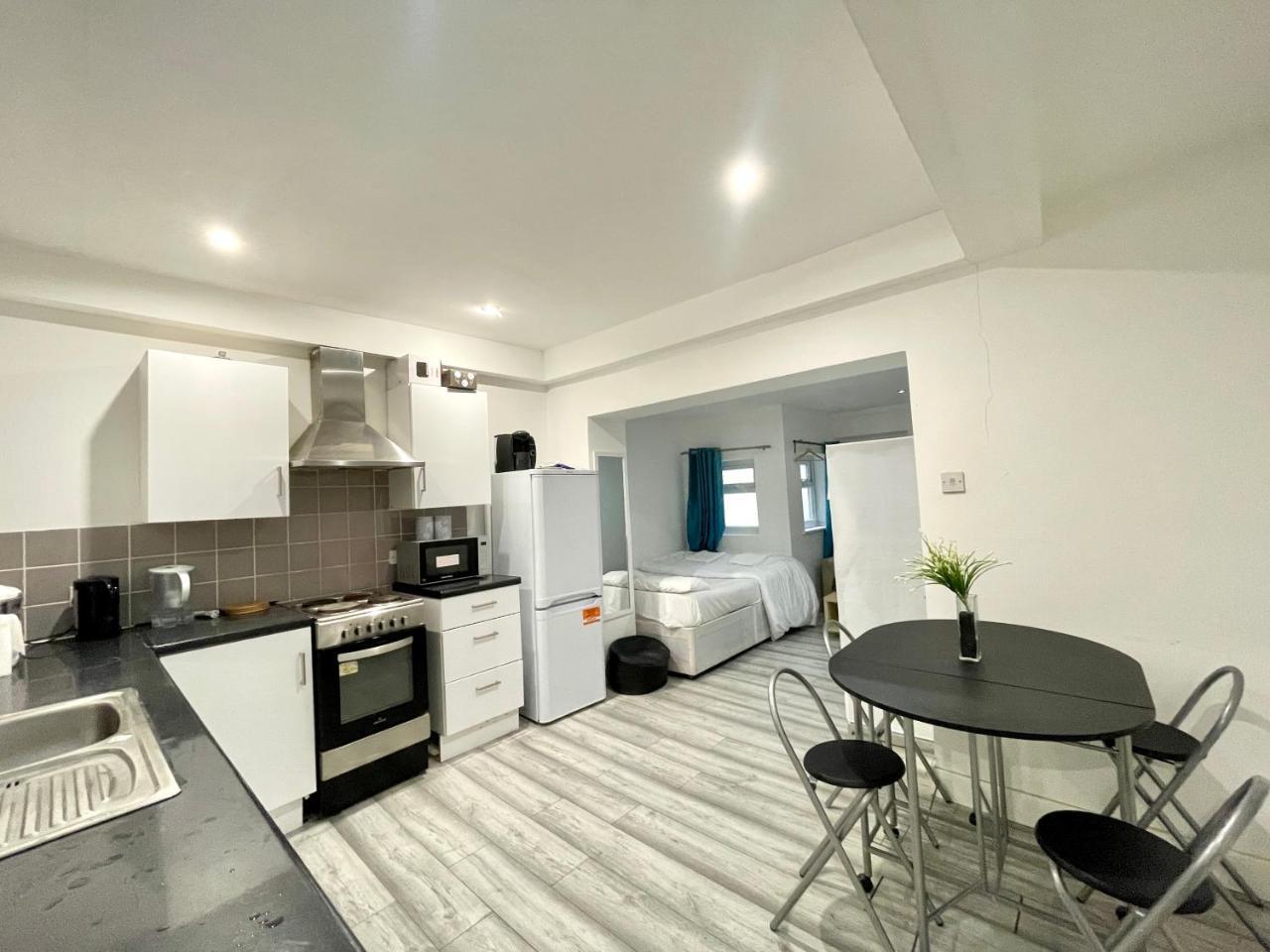 Kings Cross Guest House 1