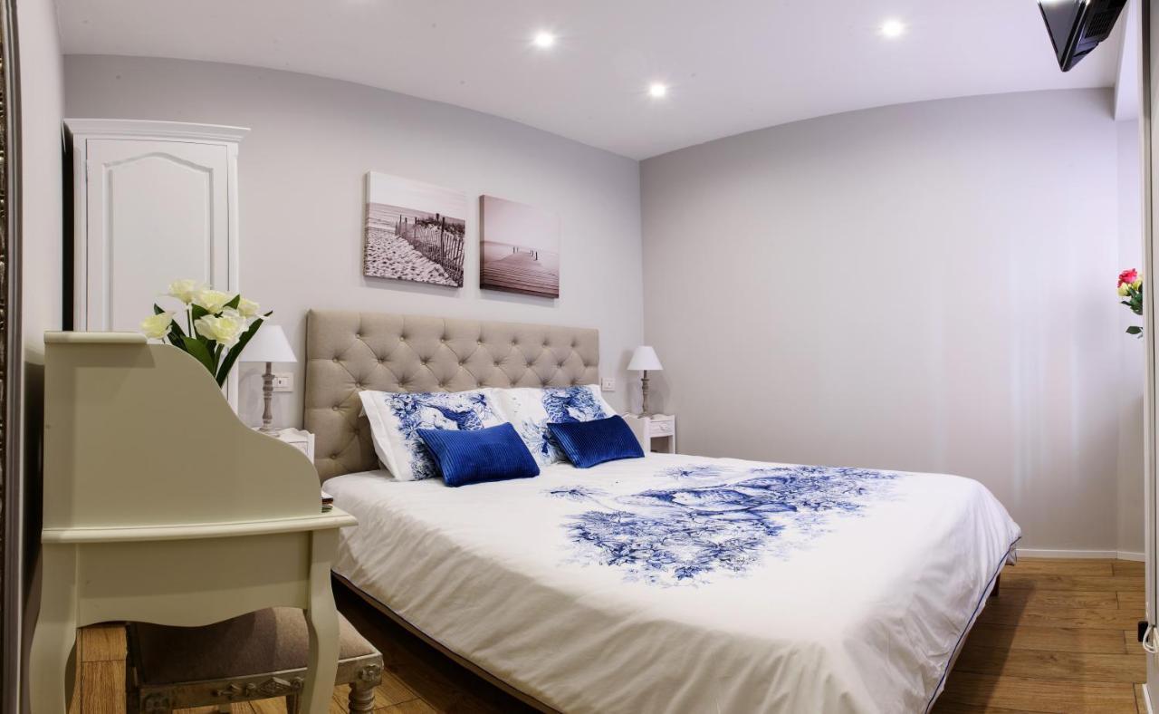 Lora Center Room (Adults Only) 2