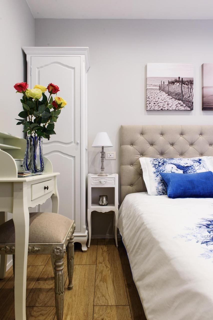 Lora Center Room (Adults Only) 1