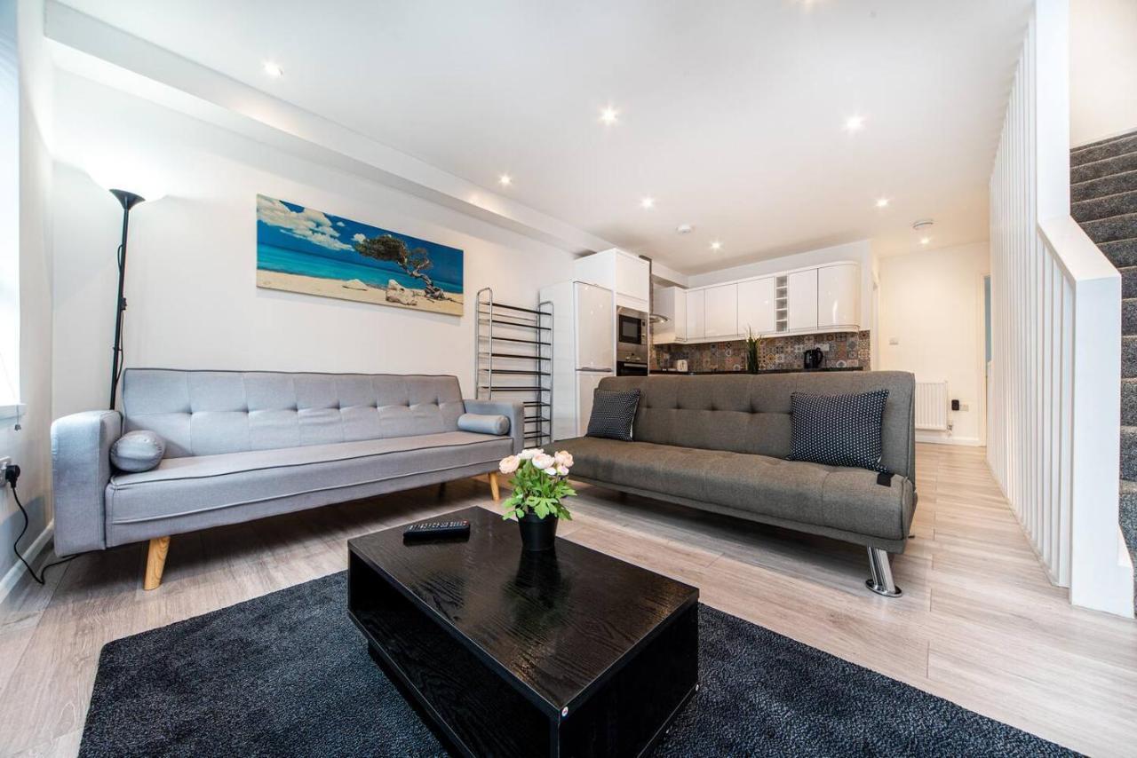 Lovely 3 Bed Flat in a Great Location in London 2