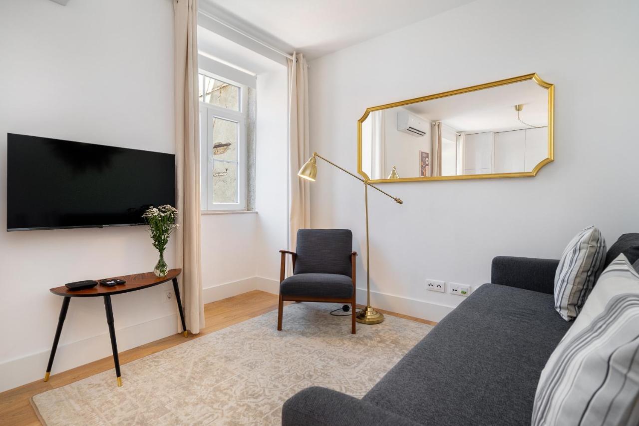 Modern Lisbon Apartments by Soulplaces 2