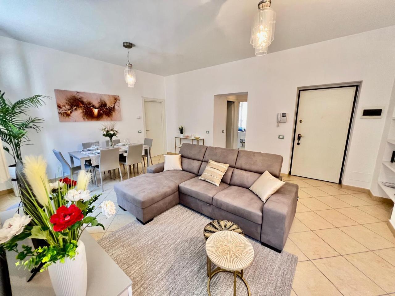 Divina Luxury Apartment with Jacuzzi Near the Lake