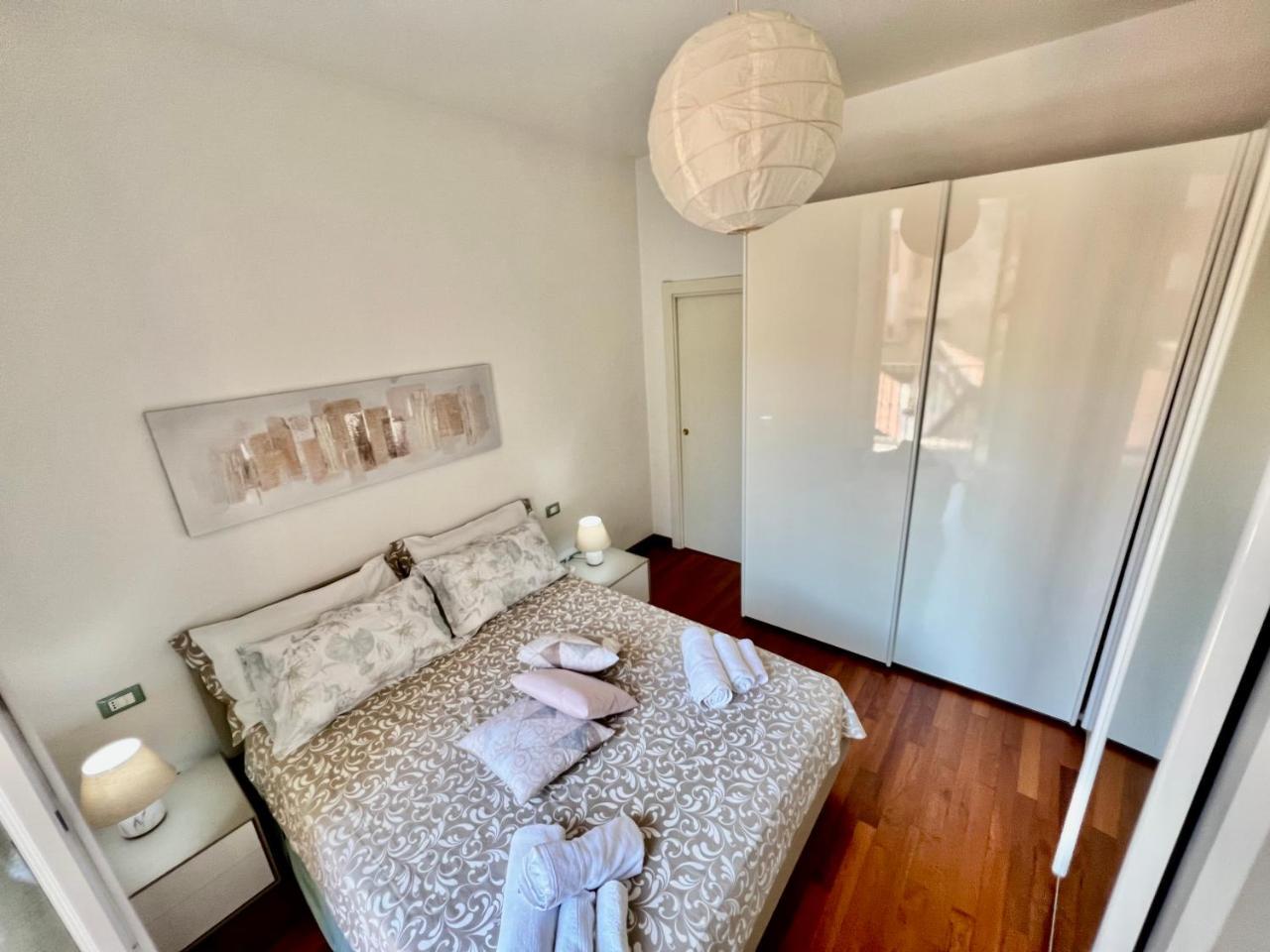 Divina Luxury Apartment with Jacuzzi Near the Lake 2