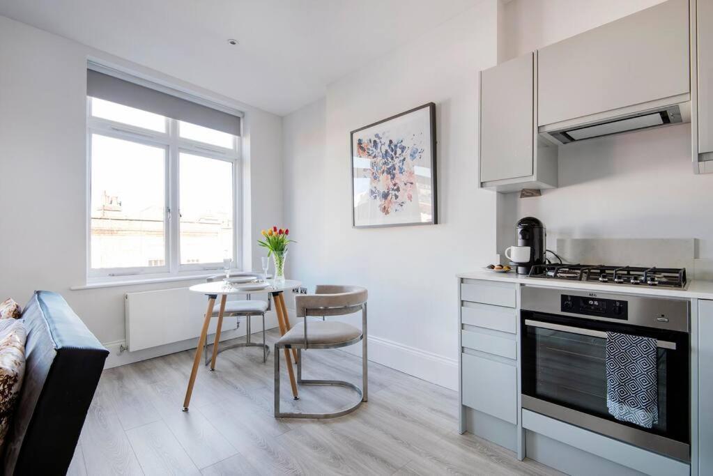 Elegant 1 Bed Apartment- Hampstead Village 1