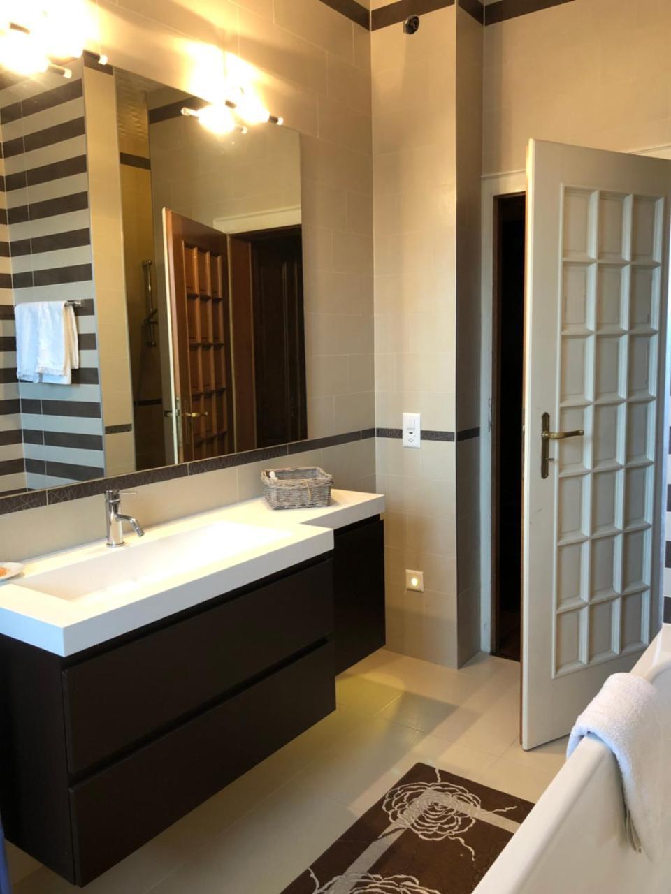 Suite Room with Private Pool Area, Near Como Lake, Private Parking I Villa Dei Leoni (Adults Only) 2
