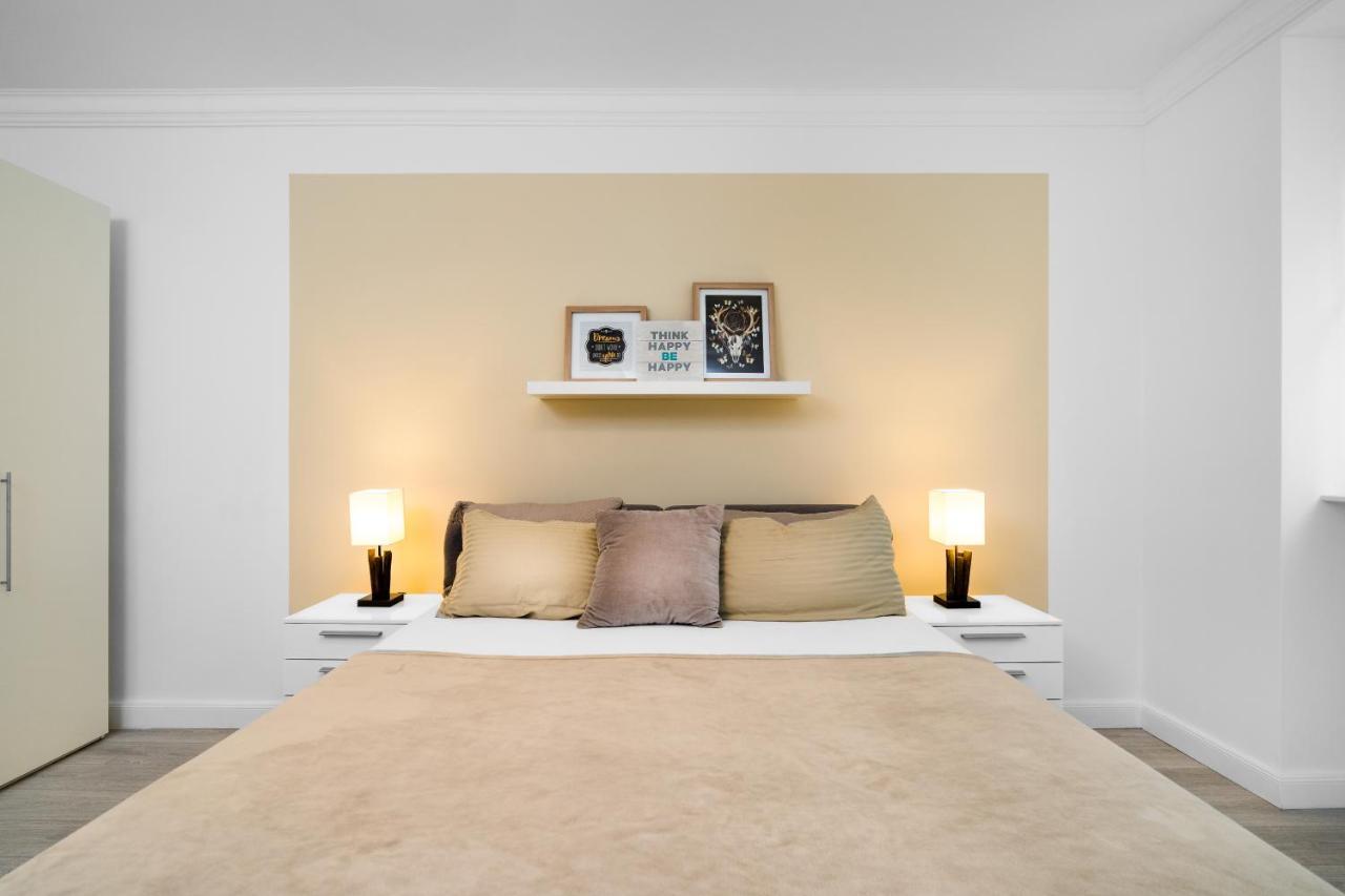The Lachmann Vh, 2br One Living Room Up To 6 People 2