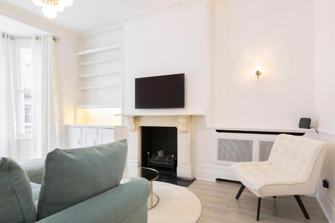 Elegant 2 Bedrooms Apt in Chelsea with Patio 2
