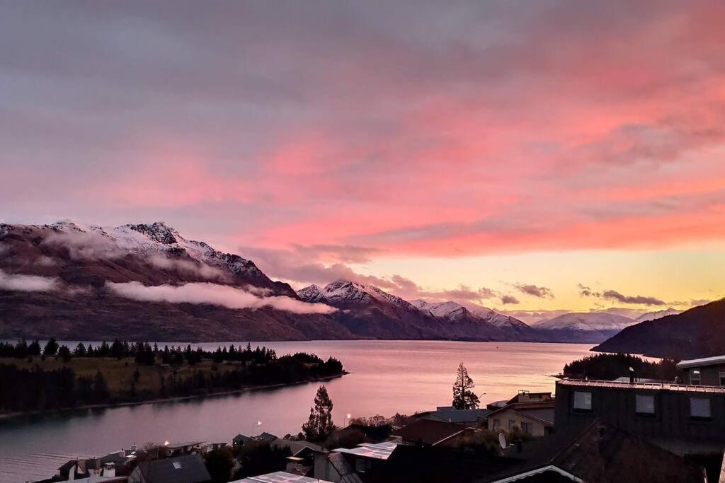 Lovely Apartment- Amazing Lake & Mountain Views 1