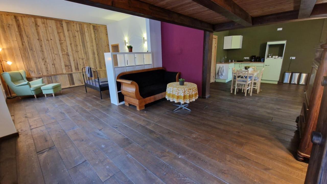 Liebevoll Sanierte Altbauwohnung