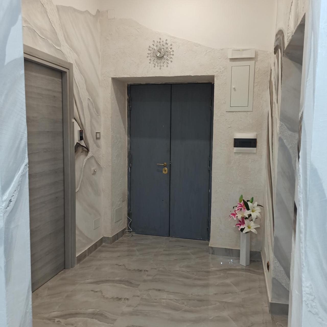 In the Center Rooms 1