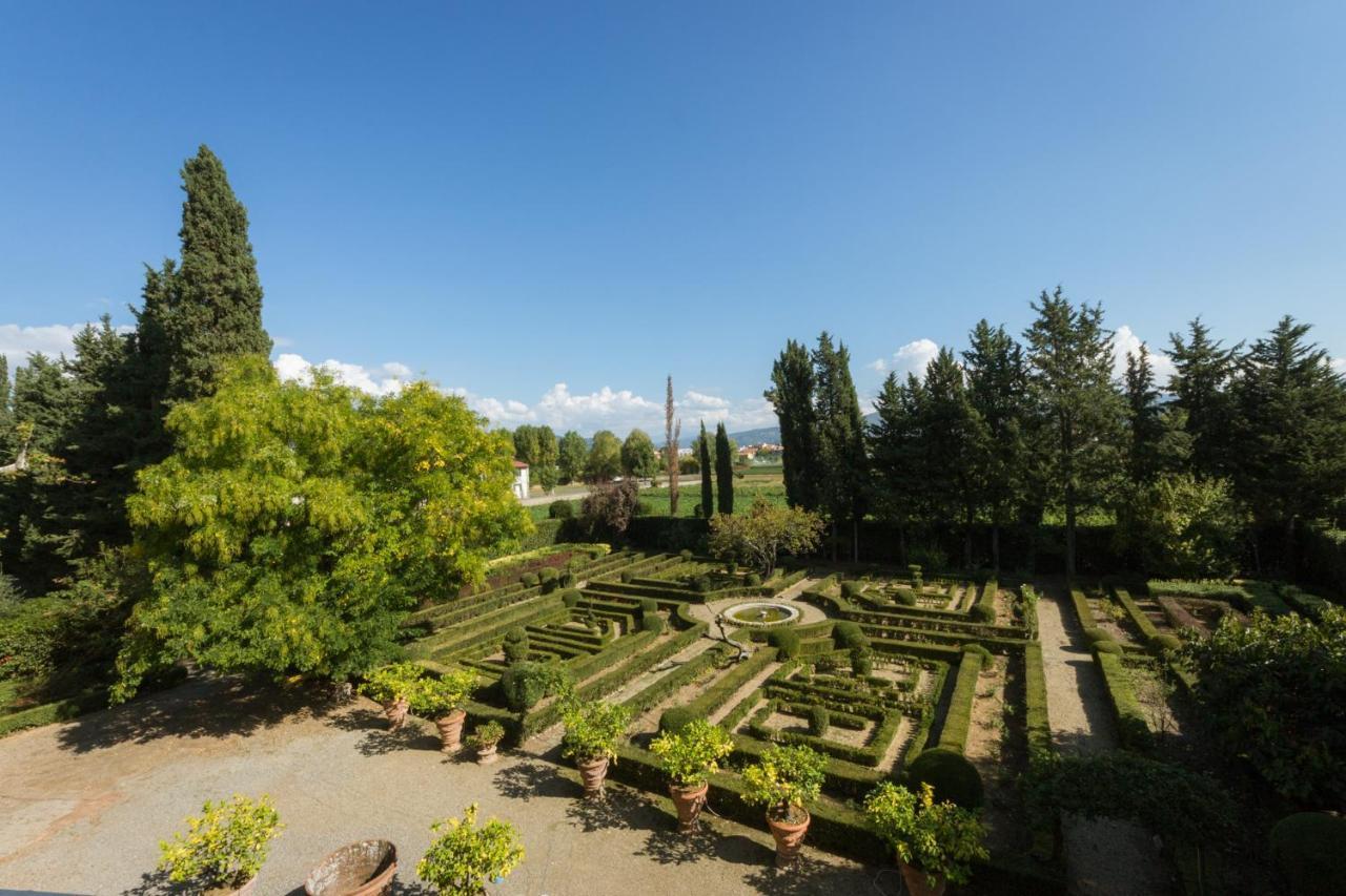 3bdrm Luxury Apartment in Tuscan Villa,Private Estate, Shared Swimmingpool