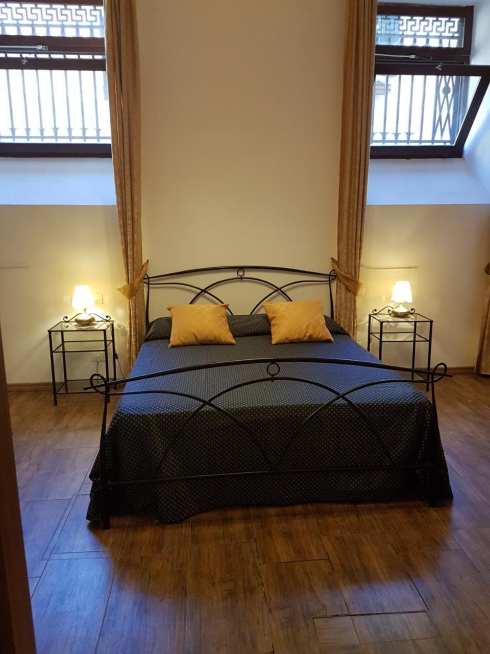 Sarlette Cozy Room