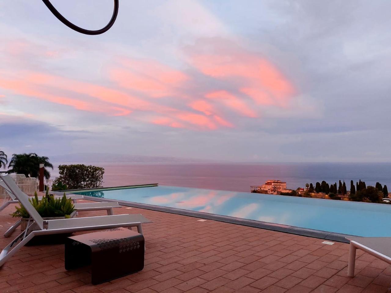 Taormina Skyline 1