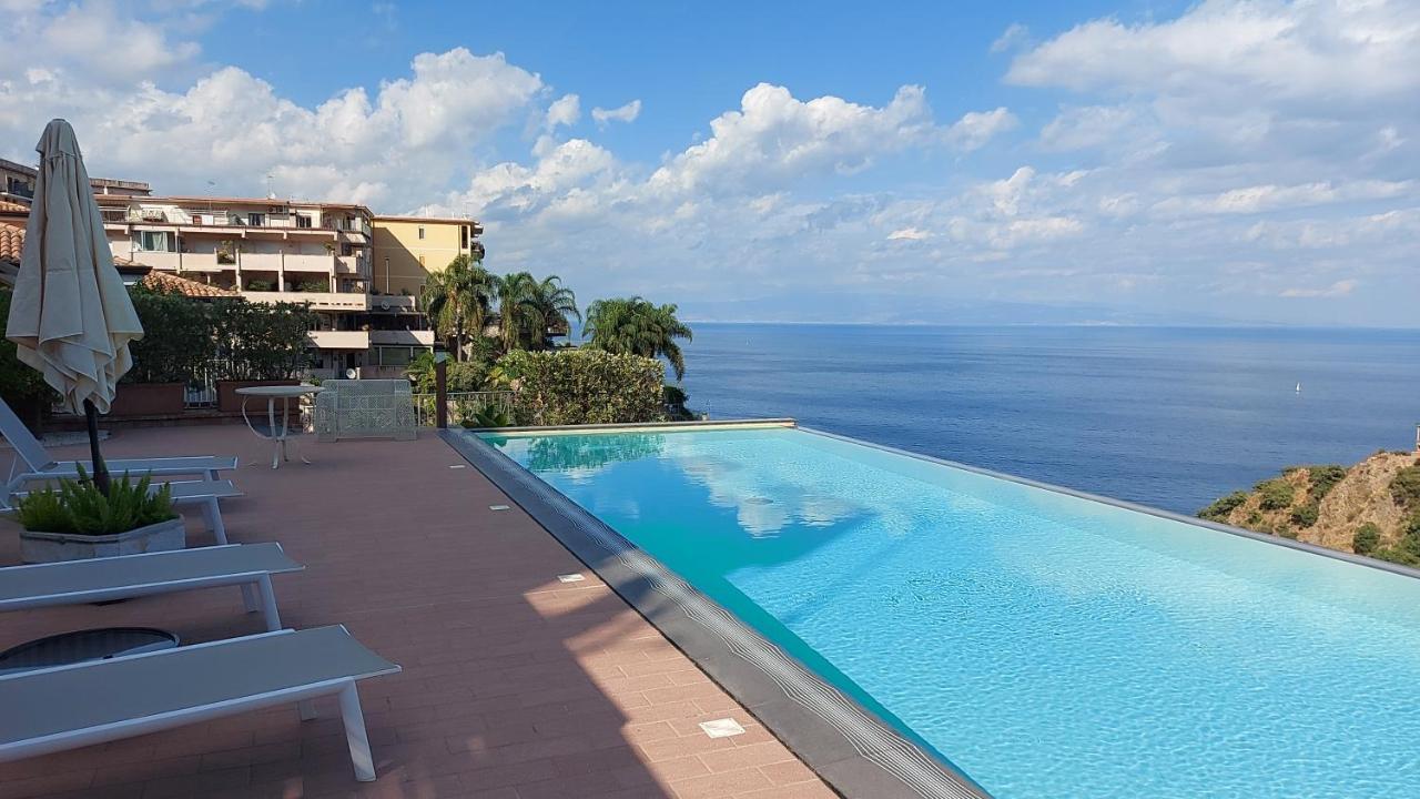 Taormina Skyline 2
