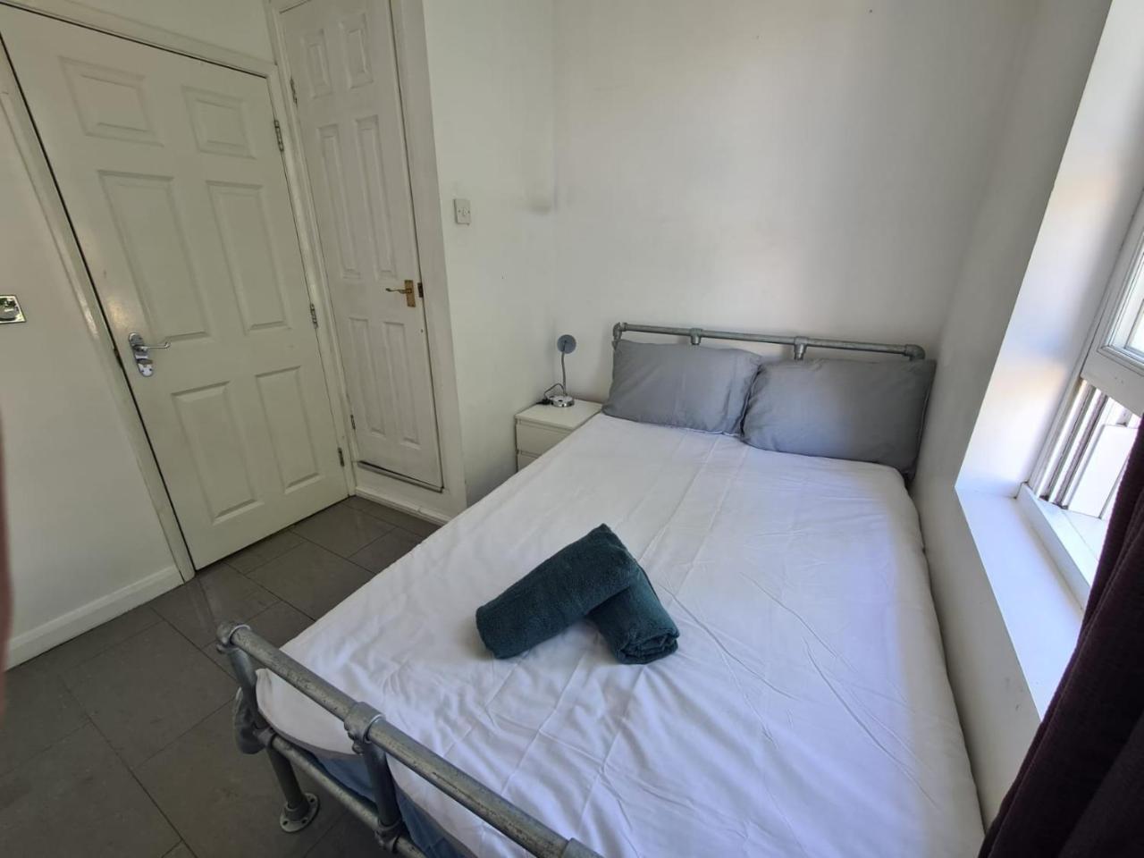 3 Bedroom Flat*5 Min Walk To Kings Cross. Netflix 2