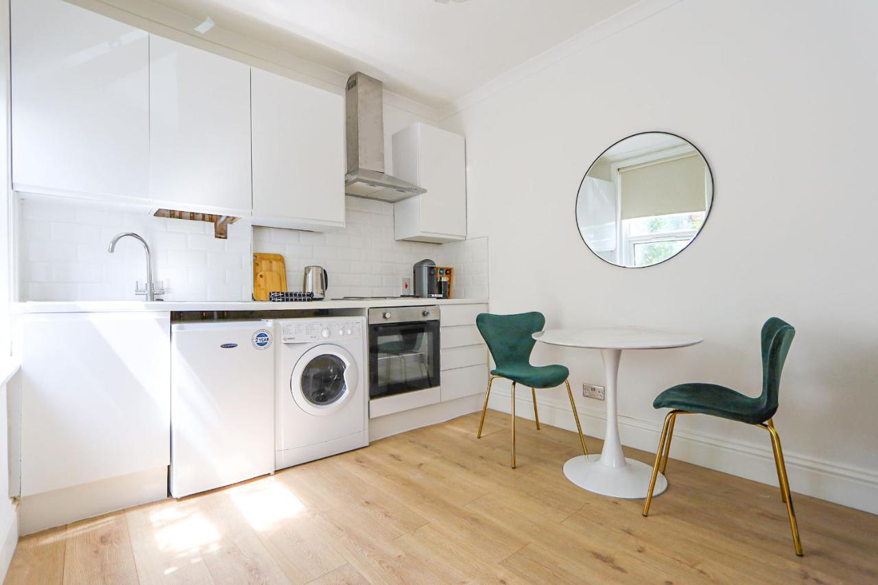 Stylish One Bedroom Apartment in Greater London 1