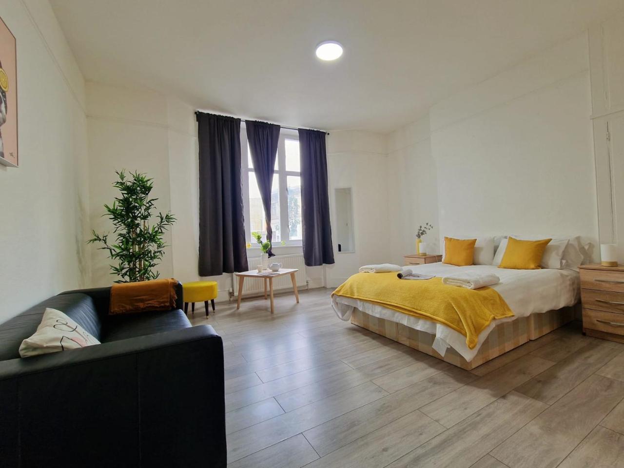 Spacious 4 Bedroom Apartment in Amazing Location 1