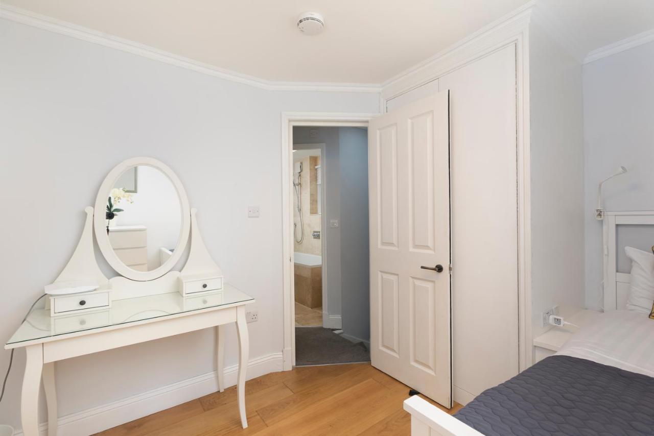 Penthousestays Notting Hill - Spacious 3 Bedroom King Bed Apartment - Near Portobello Road & Kensington High Street 2