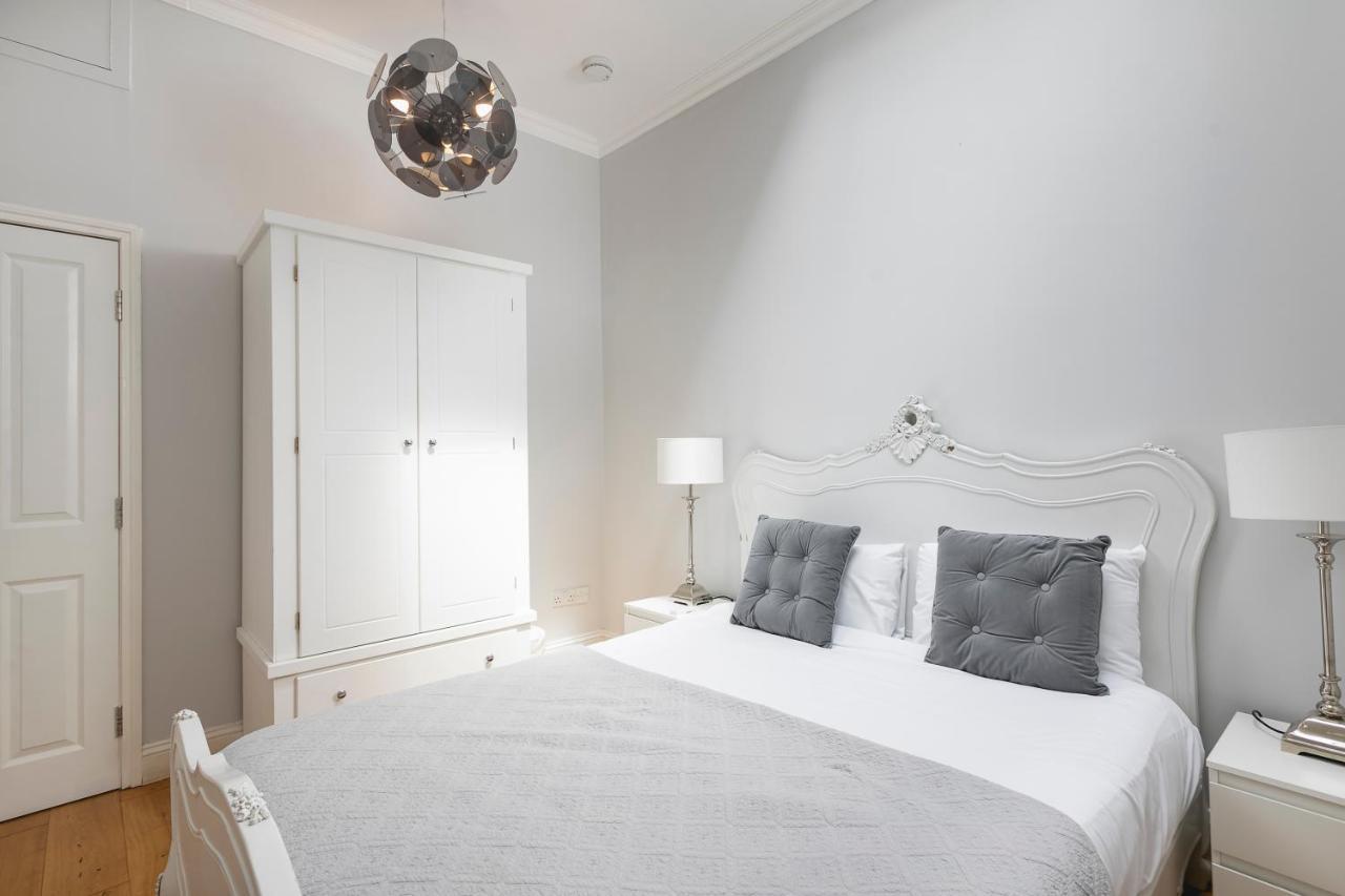 Penthousestays Notting Hill - Spacious 3 Bedroom King Bed Apartment - Near Portobello Road & Kensington High Street