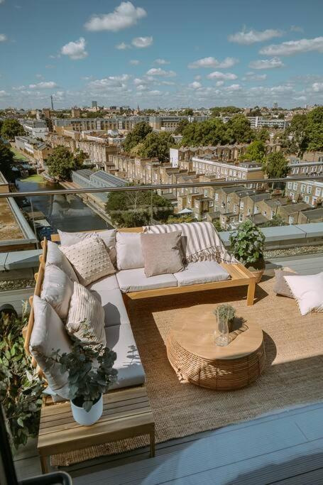 Penthouse. Roof Terrace. Shoreditch. AC 2
