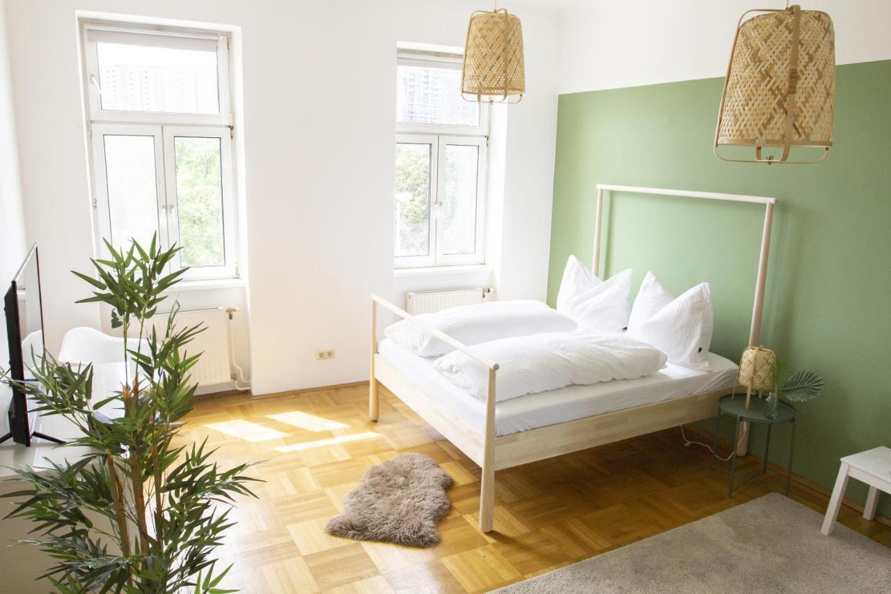 Sunny Apartment Near Belvedere Castle