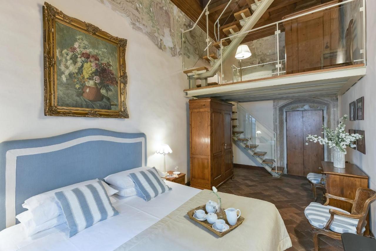 Tintoretto Frescoed Loft in the Oltrarno 1