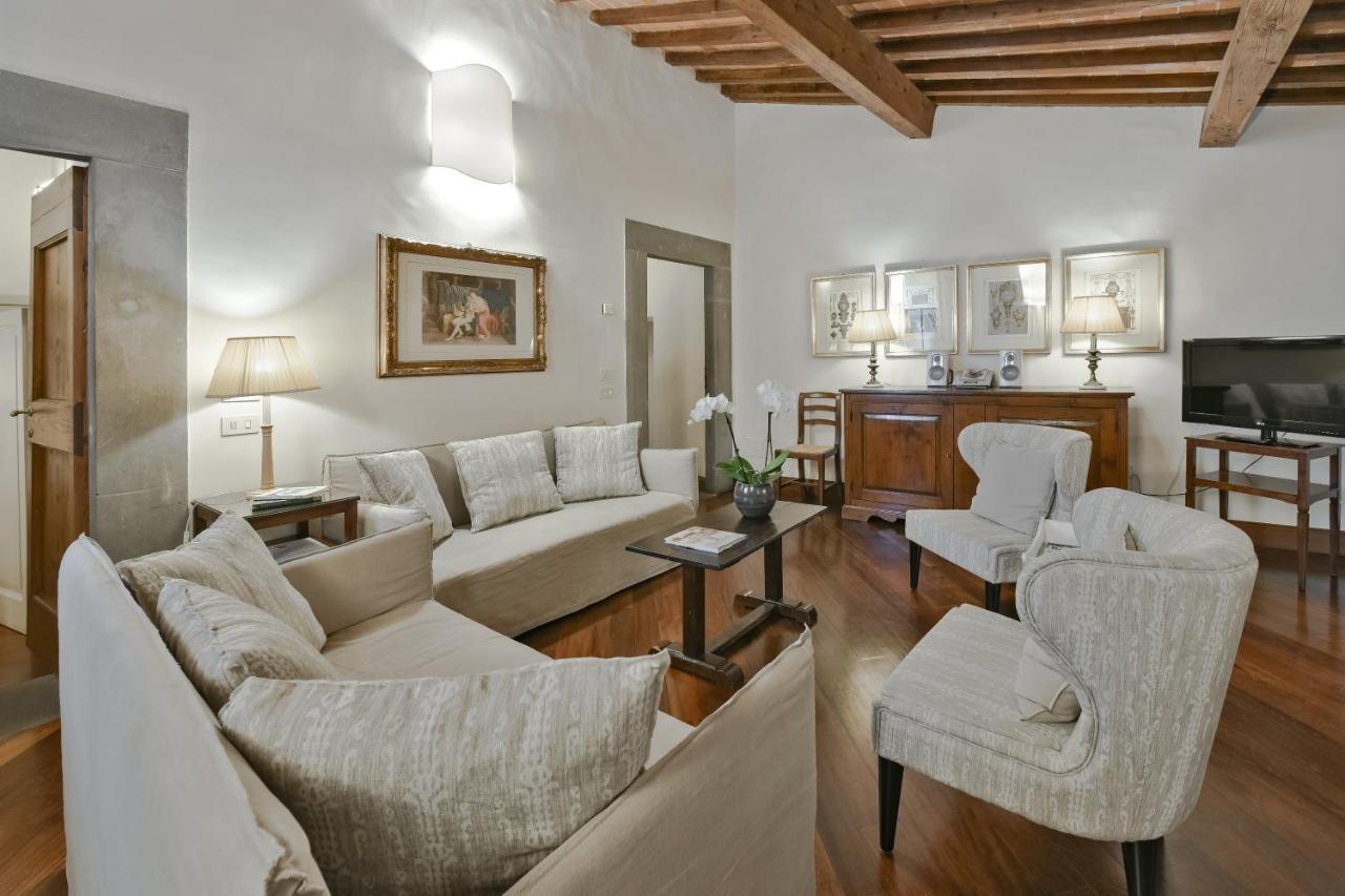 Buonarroti Big Apartment with Terrace in Oltrarno 1