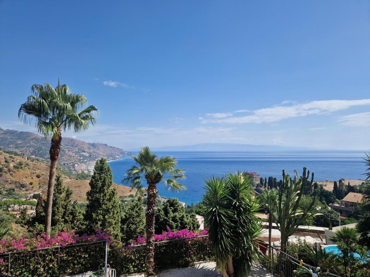 Taormina Bella Vista Apartment in Center with Pool by Taormina Holidays 1
