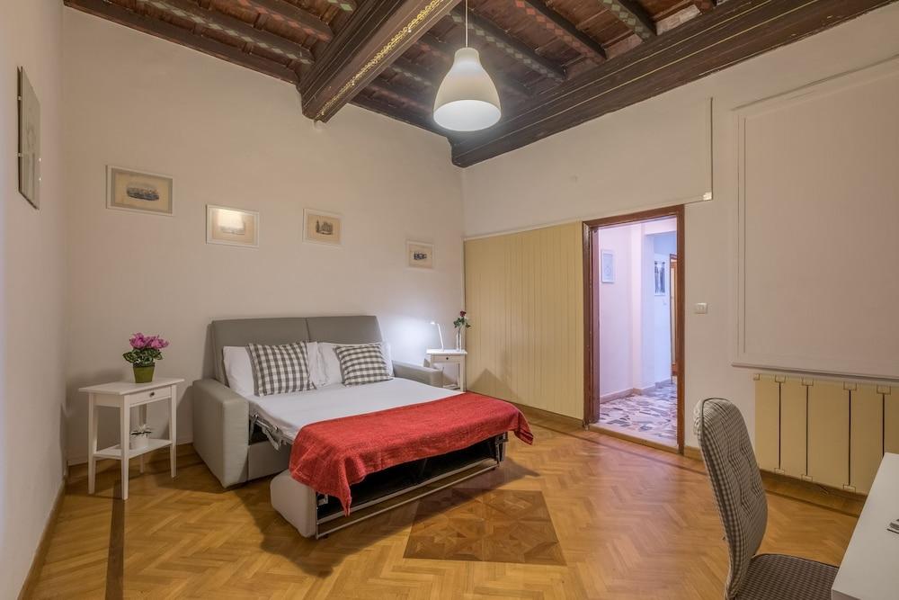 Santa Maria Novella Beautiful View for 6 - Three Bedroom Apartment, Sleeps 6 2