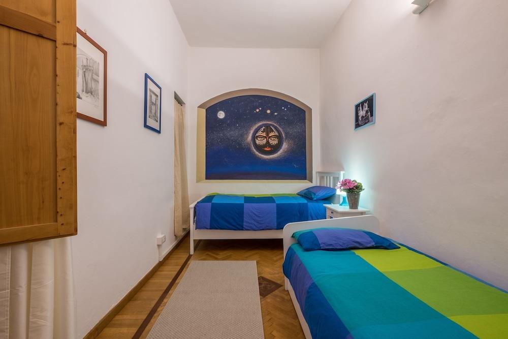 Santa Maria Novella Beautiful View for 6 - Three Bedroom Apartment, Sleeps 6 1