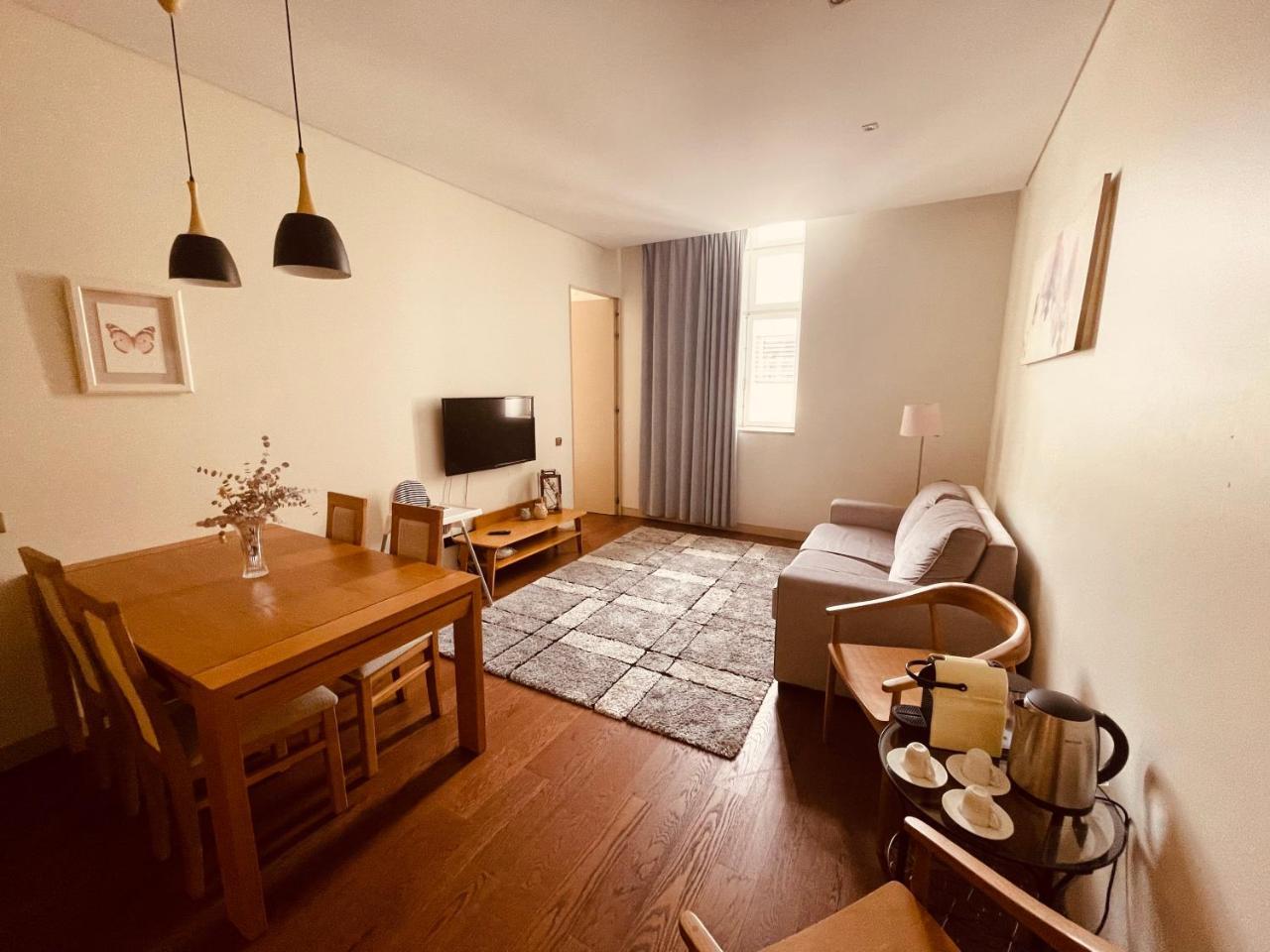 Timeout Market 2 Bedrooms 1