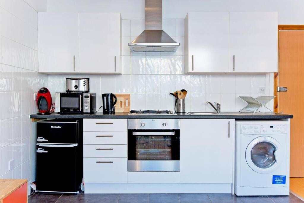 Convenient 1 Bedroom Apartment with Parking 2