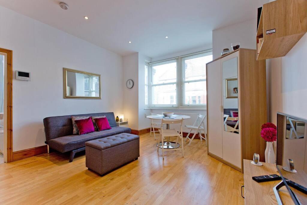 Convenient 1 Bedroom Apartment with Parking 1