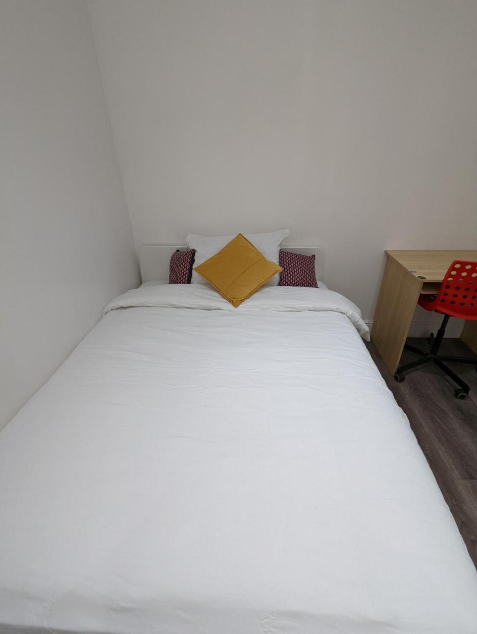 Mile End- Prime Location (Adults Only) 2