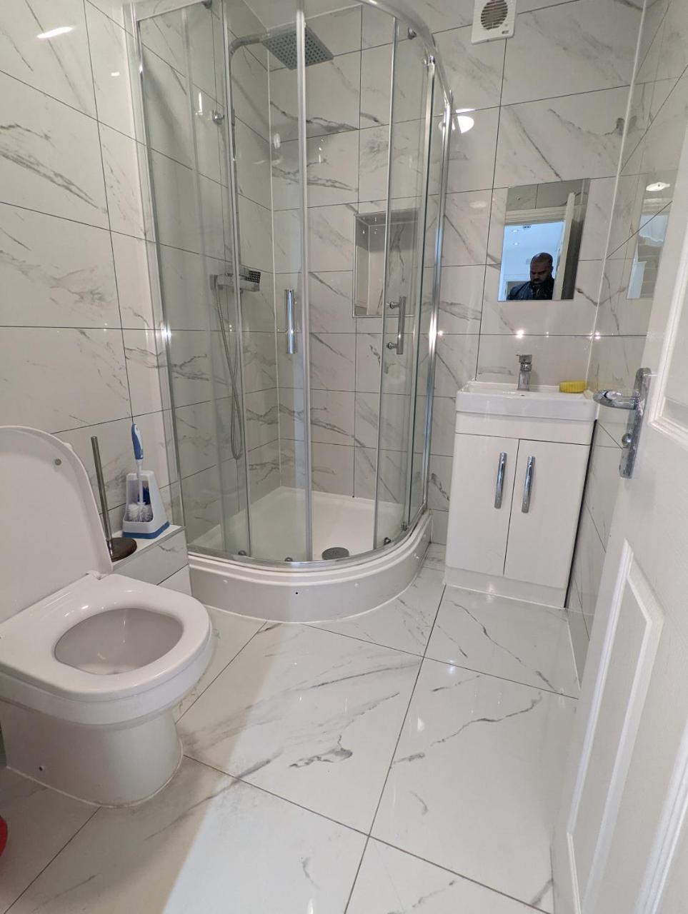 Mile End- Prime Location (Adults Only) 1