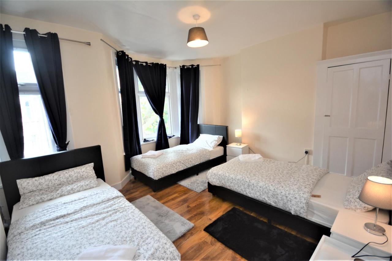 Cheerful 3 Bedroom Home in Greater London 2