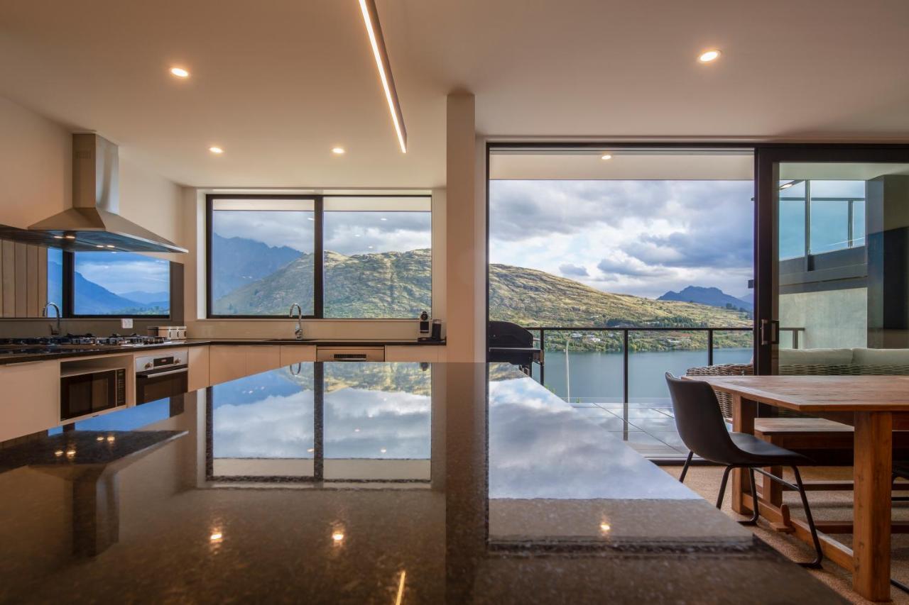 4 Bedroom Home with Elevated Views of Lake Wakatipu & the Remarkables 2