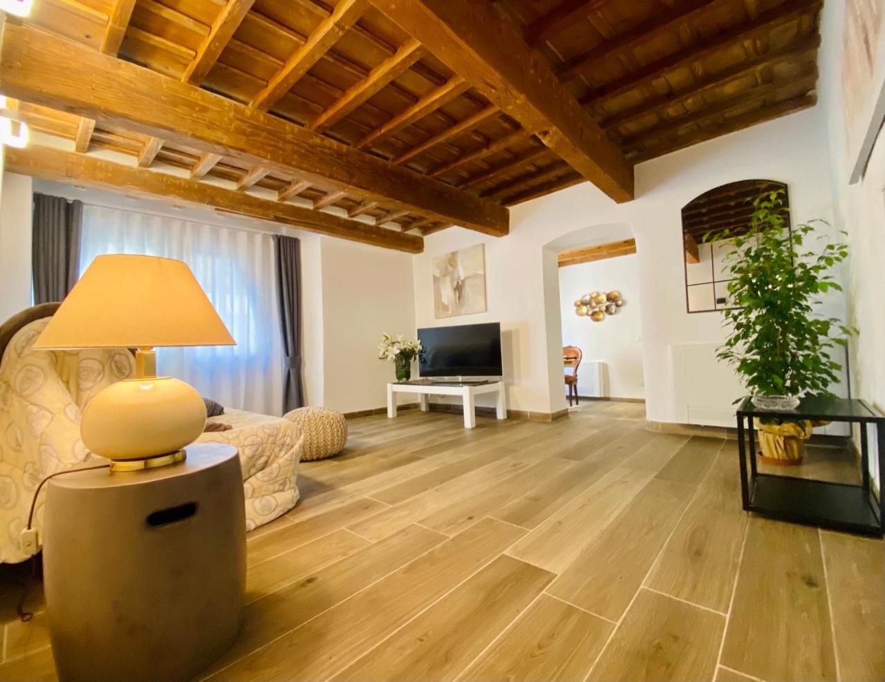Palazzovilla Historic Building Luxury Suite