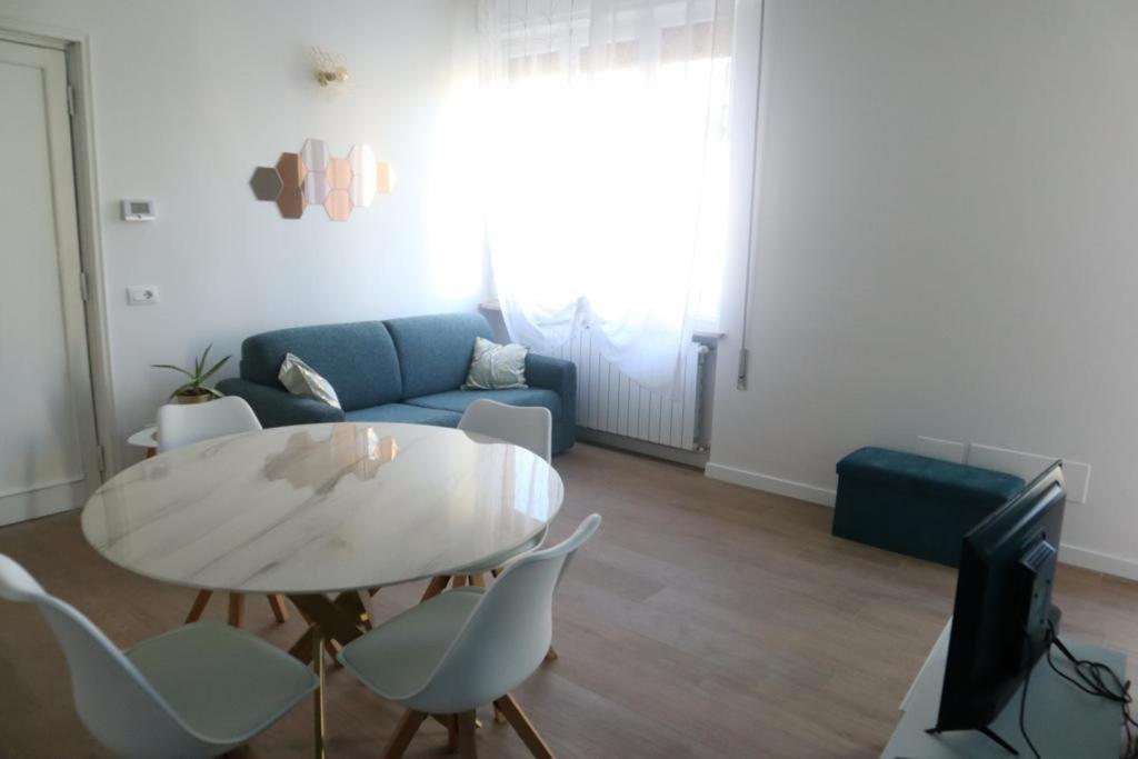 Santa Maria Novella - Golden Lily Florence, City Center Apartment 2