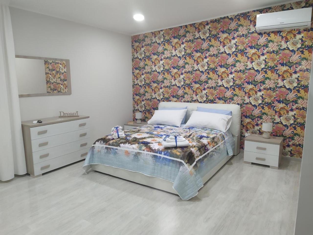 Shine Flowers Room 2