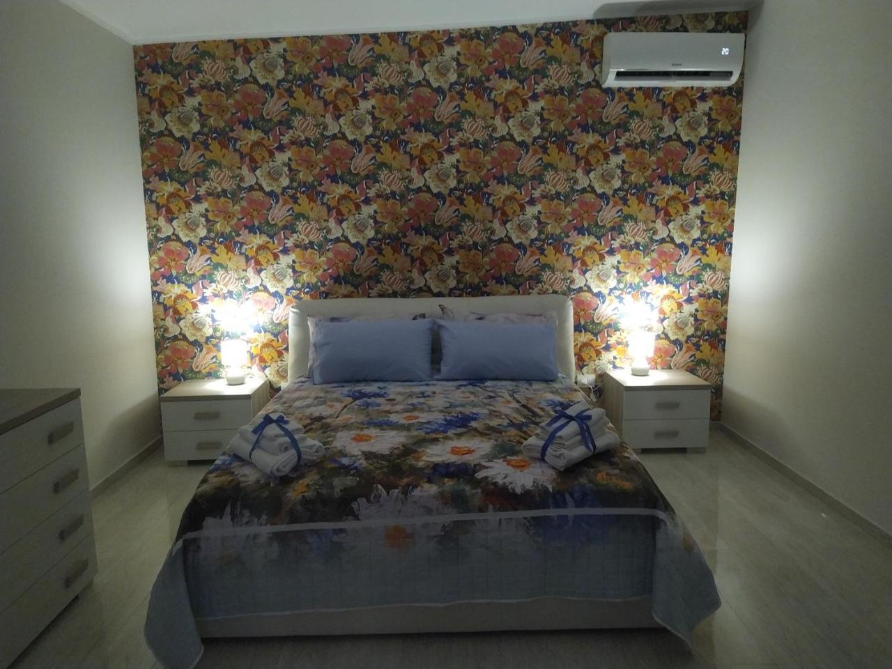 Shine Flowers Room 1